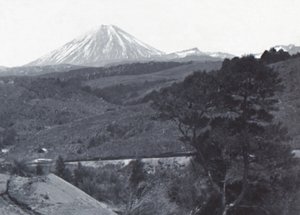 Mount Ngauruhoe, konec 19.-začátek 20. století. od Unbekannt