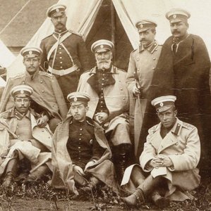 Nikolaj Nikolajevič, princ Odoevskij-Maslov uprostřed s důstojníky Life Guard Cava od Unbekannt