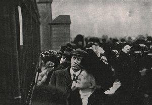 Oficiální oznámení o smrti krále Edwarda VII zveřejněné před Buckinghamským palácem, květen 1910. od Unbekannt