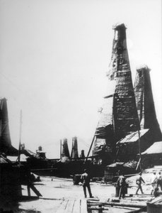 Těžba ropy v Baku, Rusko, c1903-c1906. od Unbekannt