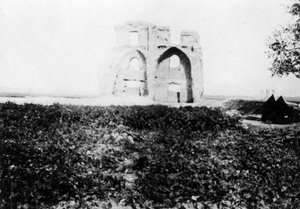 Stará zřícenina na břehu řeky Tigris, Mosul, Mezopotámie, 1918 od Unbekannt