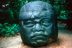 Olmécká vyřezávaná hlava z La Venta, Pre-Columbian, Střední Amerika, 1150-800 př.nl od Unbekannt