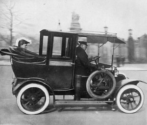 Dne 2. března 1911 šel ministr vnitra pan Winston Churchill do paláce, 1911, 1945 od Unbekannt