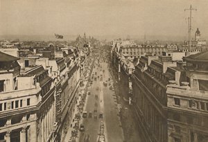 Na střeše Bush House, Pohled z Kingsway směrem k Northern Heights, c1935. od Unbekannt