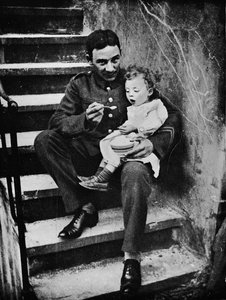 Jeden z Nové armády, který se stal užitečným ve svém ubytovně, 1915 od Unbekannt