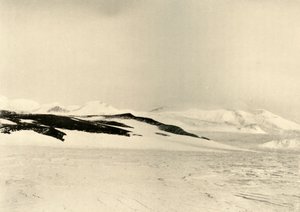 Část Queen Alexandra Range 1500 Feet Up The Glacier, c1908, 1909. od Unbekannt