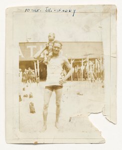 Fotografie Cpl. Lawrence Leslie McVey se svým synem, Lawrence McVey Jr., 1925. od Unbekannt