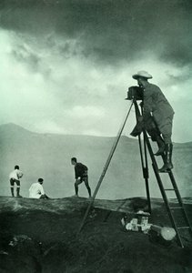 Fotografování v Craters Lip, Aso-San, 1910. od Unbekannt