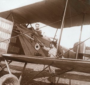 Pilot ve dvouplošníku, c1914-c1918 od Unbekannt