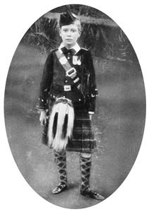 Princ Albert v šatech Highland, Sandringham, Norfolk, 1909 od Unbekannt
