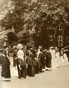 Queen Mary na Bedford College, Londýn, 1913, 1935. od Unbekannt