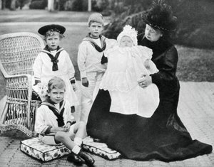 Královna Viktorie se svými pravnoučaty v Osborne House, Isle of Wight, 1900 od Unbekannt