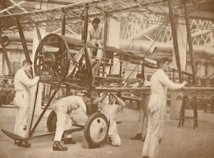 RAF Apprentices Rigging a Plane at Technical School, Halton, Buckinghamshire, 1927 od Unbekannt