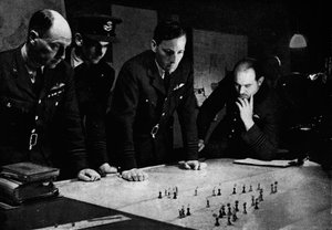 Operační místnost RAF Bomber Command během náletu, 1941 od Unbekannt