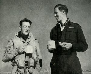 Personál RAF si užívá šálek čaje, Malta, druhá světová válka, 1942 1944. od Unbekannt