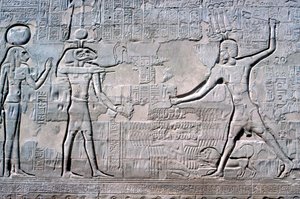 Reliéf faraona před Kumem a Sekhmetem, Chnumův chrám, Ptolemaiovské a římské období od Unbekannt