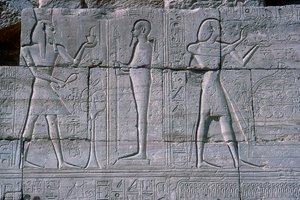 Reliéf zobrazující Ramesese II. před Ptahem, Ramesseum, Chrám Ramesese II., Luxor, Egypt, c1250 př.n.l. od Unbekannt