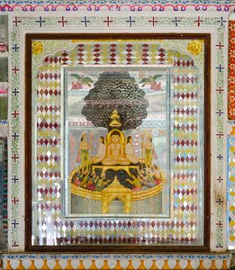 Bohatě zdobená náboženská umělecká díla v místnosti v sídle Patwon ki Haveli z 19. století, Jaisalmer, Rádžasthán, Indie (foto) od Unbekannt