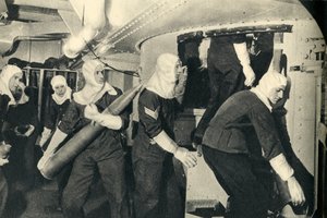 Royal Marines manipulující s municí na palubě HMS Illustrious, druhá světová válka, c1939-c1943 1944. od Unbekannt
