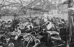 Ruiny továrny Renault, Boulogne-Billancourt, Paříž, c1942 od Unbekannt