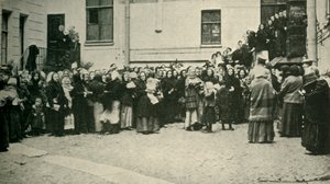 Manželky ruských vojáků čekající na zprávy z fronty..., První světová válka, 1915, c1920. od Unbekannt