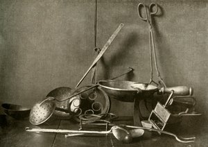 Sadiron, kleště, skimmer, vidlička, trojnožky a měděná miska na sekání, 18. století, 1937. od Unbekannt