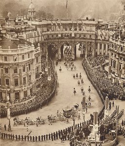 Sailors Line The Route na Trafalgar Square, 12. května 1937 od Unbekannt