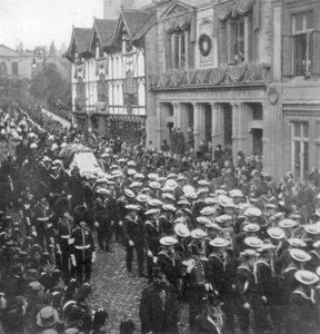 Námořníci táhnoucí lafetu nesoucí rakev královny Viktorie, Windsor, Berkshire, 1901 od Unbekannt