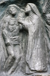 Kostel Saint-Pierre de Montmartre: Socha dveří Notre Dame: Ježíš je složen z kříže, Paříž, Francie od Unbekannt