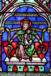 Kostel Saint Fargeau. Vitráž. Panna Maria a Ježíšek. Francie od Unbekannt