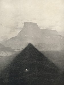 Schatten des Adamspik bei Sonnenaufgang, 1926 od Unbekannt