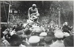 Sergei Yesenin na zasvěcení památníku Koltsov Razin, 1918 od Unbekannt