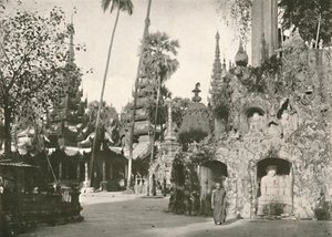 Svatyně v pagodě Shwedagon, Yangon, 1900. od Unbekannt
