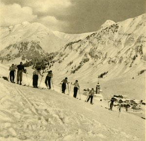 Lekce lyžování, Arlberg, Rakousko, c1935. od Unbekannt