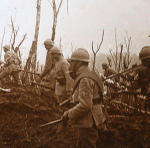Vojáci postupující, c1914-c1918 od Unbekannt
