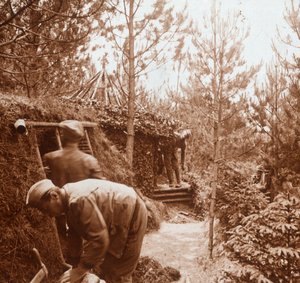 Vojáci v krytech pokrytých zemí, Genicourt, severní Francie, c1914-c1918 od Unbekannt