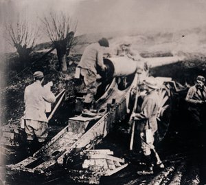 Vojáci s těžkým dělostřelectvem, c1914-c1918 od Unbekannt