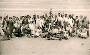 Sportovní den pro párty v hotelu Gloucester na pláži La Publente, Jersey, 1938 od Unbekannt