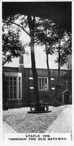 Staple Inn, Through the Old Gateway, Londýn, c1920 od Unbekannt