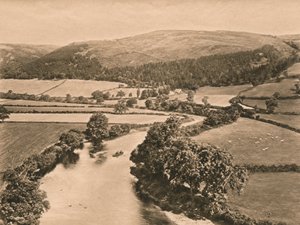Údolí Dee, z Glendowers Mound, 1902 od Unbekannt