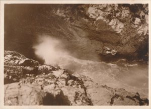 The Devils Bellows, Kynance Cove, 1927 od Unbekannt