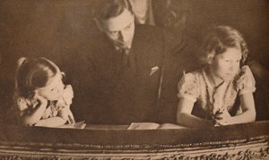 Vévoda z Yorku a princezny Elizabeth a Margaret v pantomimě, 6. února 1935. od Unbekannt