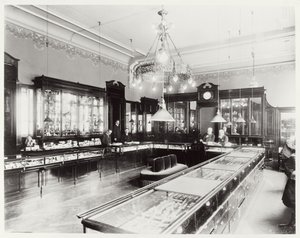 The Faberge Emporium (černobílá fotografie) od Unbekannt