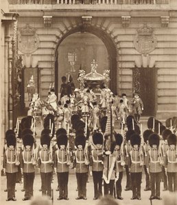 Král a královna opouštějí palác na svou korunovaci, 1937 od Unbekannt