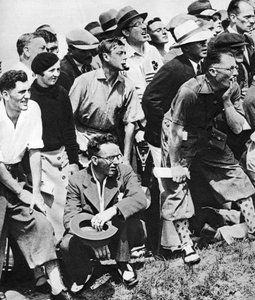 Princ z Walesu kouří dýmku na Open Golf Championship, St Andrews, c1930 od Unbekannt