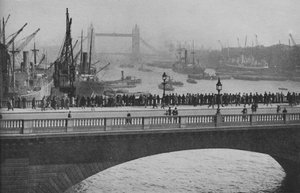 Upper Pool z London Bridge, jedné z nejrušnějších částí londýnského přístavu, 1936 od Unbekannt