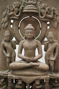 Victoria and Albert Museum. Jina Rishabhanatha. 800-900. Pískovec. Severní Indie. Spojené království od Unbekannt