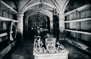 Krypta pod kněžištěm kaple svatého Jiří, hrad Windsor, 1910 1911 od Unbekannt
