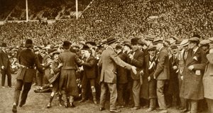 První finále FA Cupu se koná na novém stadionu Wembley v Londýně, 28. dubna 1923, 1935. od Unbekannt