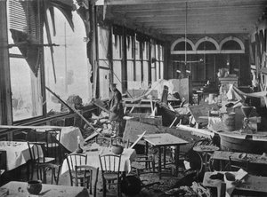 Interiér Grand Hotel, ukazující škody způsobené bombardováním, 1914 od Unbekannt